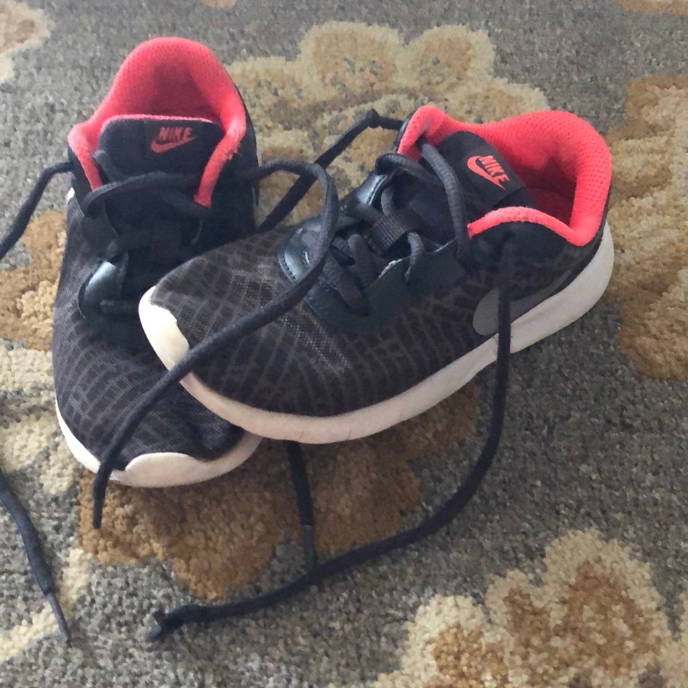 Girls shoes